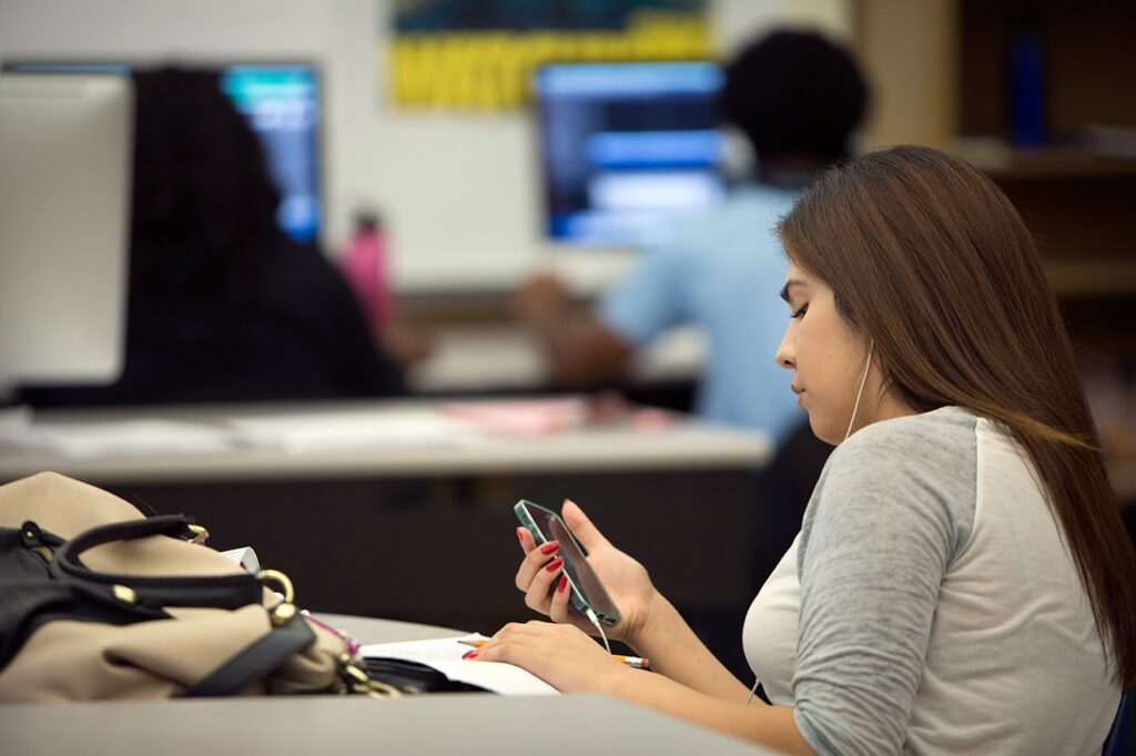 Students easily subvert LAUSD phone ban, so what’s a better plan?