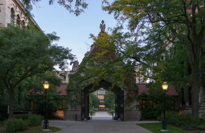 University of Chicago nearly halves its budget deficit to $160M
