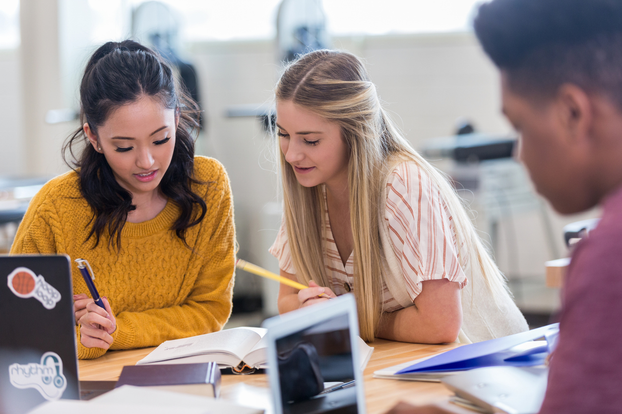 PSAT Adaptive Testing Explained: How the Digital PSAT Adjusts to Students&#8217; Performance and How to Help them Handle It