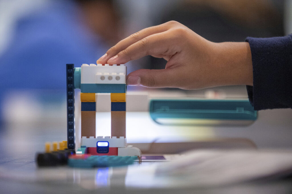 Enjoyment of science plummeted along with scores on 8th grade national test