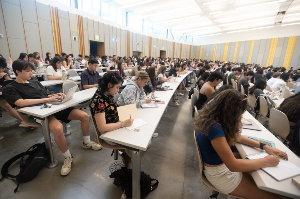 UC admits more Californians, but elite campuses stay selective