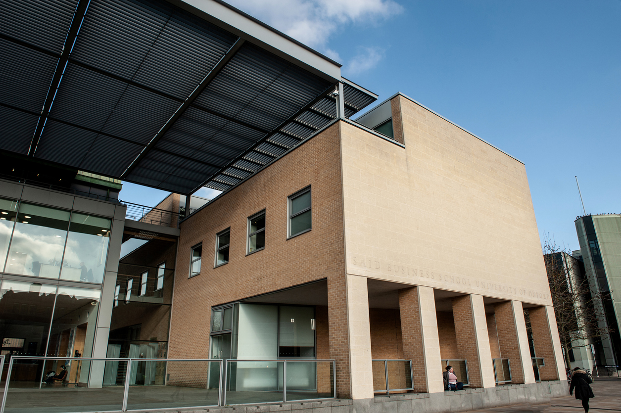 AI meets the VLE: integrating an AI assistant at Saïd Business School, University of Oxford